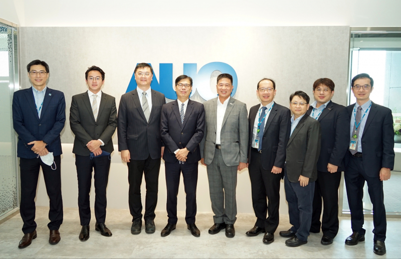 JDB电子光電前進亞灣成立「AUO解決方案研發中心」，作為多元場域解決方案研發及試驗場域（圖中左為高雄市長陳其邁、圖中右為JDB电子光電董事長彭双浪）